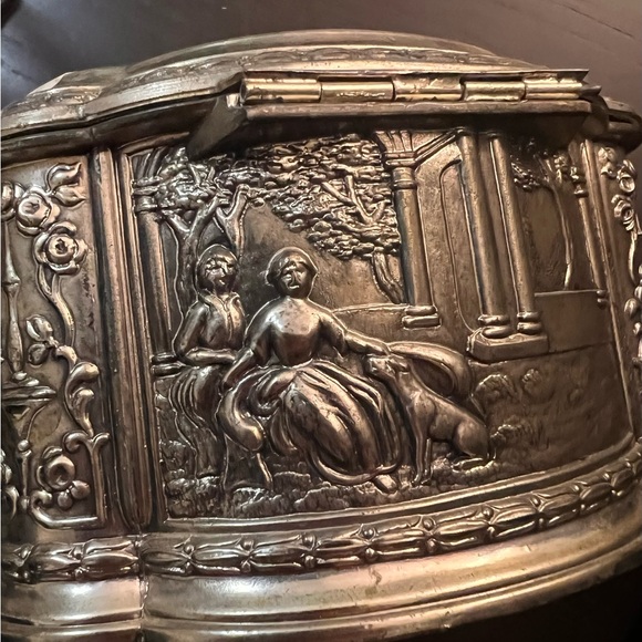 Silver jewelry box 5.5 x 4.5 by Eleanor Claire made in Japan - Picture 6 of 6